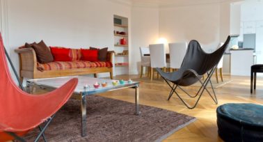Deck chairs in living room not appealing to homebuyers